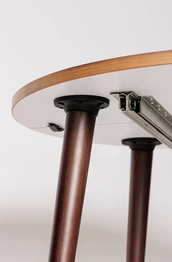 Кухонный стол круглый Шпон Ореха д. 100 см МДФ ножки вишня в Архангельске - изображение 4